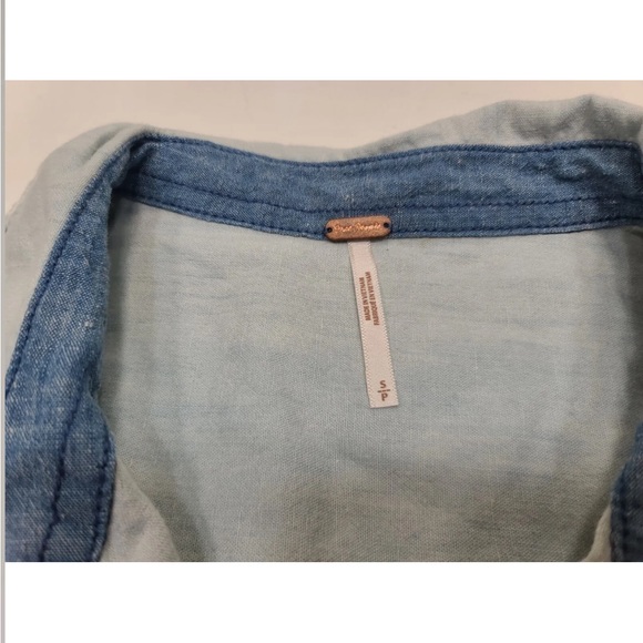 Free People Bandana Bandit Button Up Shirt Chambray LS Size Size S NEW - Picture 4 of 7